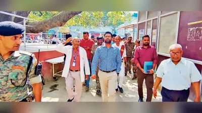 Gopalganj News : सदर अस्पताल में डॉक्टर व नर्स ड्रेस कोड का करें पालन, आइकार्ड लगाकर करें मरीजों का इलाज
