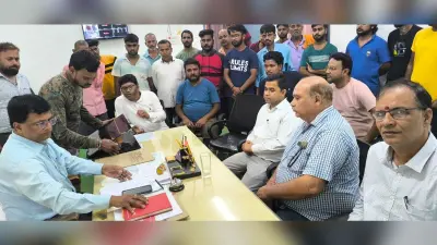 सीओ व नपं प्रशासक से मिले अग्निकांड के पीड़ित दुकानदार
