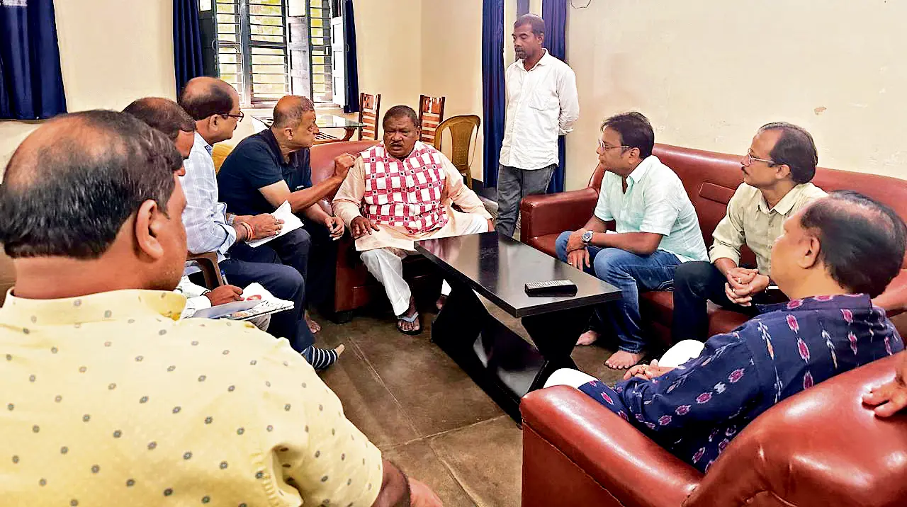 Rourkela News: केंद्रीय मंत्री जुएल ओराम की समीक्षा बैठक में बोले अधिकारी, ओएसएचबी राउरकेला कार्यालय शुरू करने में लगेगा समय