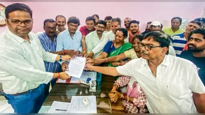 Rourkela News: एनएच विभाग के फरमान का विरोध, बंडामुंडा के दुकानदारों व मकान मालिकों ने किया प्रदर्शन