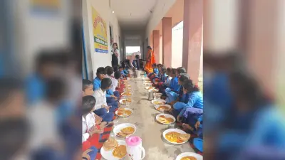 प्राथमिक विद्यालय सतमेढ़ी में तिथि भोजन का हुआ आयोजन
