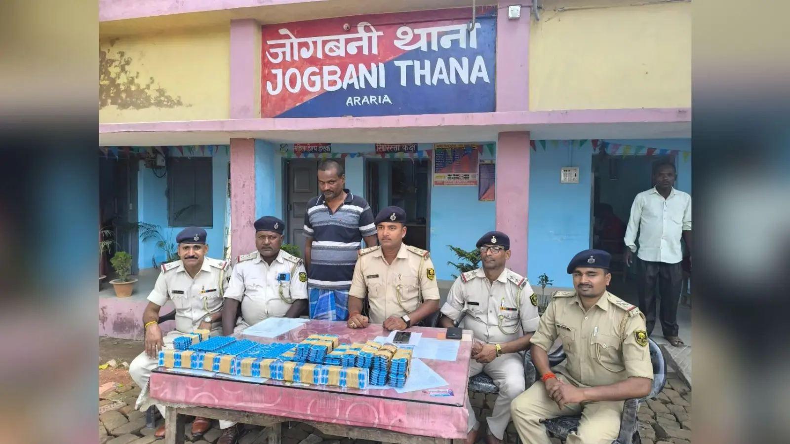 भारी मात्रा में नशीली दवाओं के साथ तस्कर गिरफ्तार