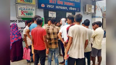 Siwan News:बाइक की टक्कर से पलटा इ-रिक्शा, छात्र की गयी जान