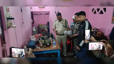 BOKARO NEWS : हजारी मोड़ की दुकान से ढाई सौ ग्राम गांजा वे अवैध अंग्रेजी शराब जब्त