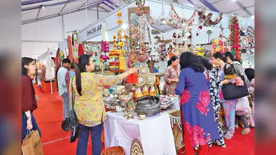 RANCHI NEWS : जेसोवा मेले में लुभा रहे दीपावली से जुड़े सभी उत्पाद