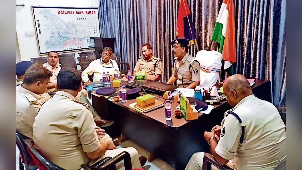 Gaya News : पर्व के दौरान ट्रेनों में चोरी रोकने के लिए स्पेशल जवान रहेंगे तैनात