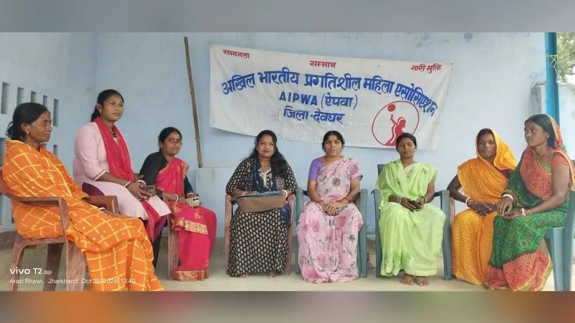 छात्रा से छेड़खानी के आरोपों की जांच कर कार्रवाई की मांग