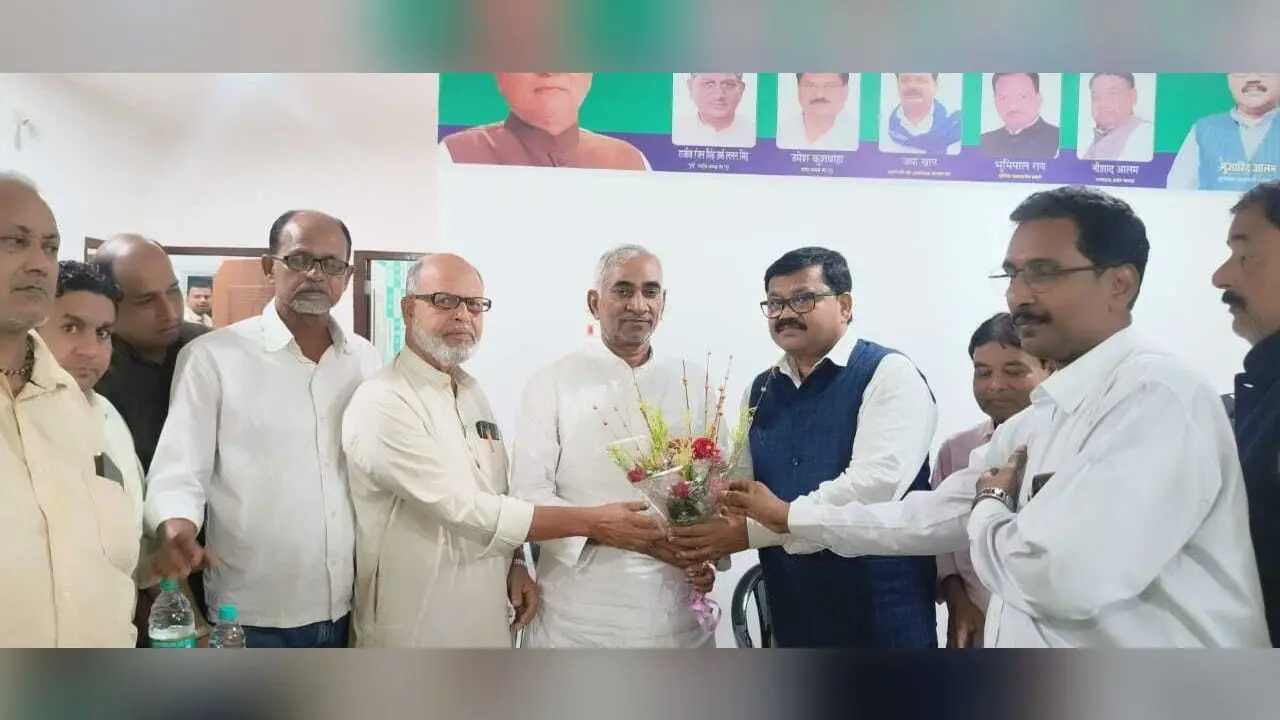 एमएलसी व जदयू के राष्ट्रीय सचिव का जिला कार्यालय में जिलाध्यक्ष ने किया स्वागत