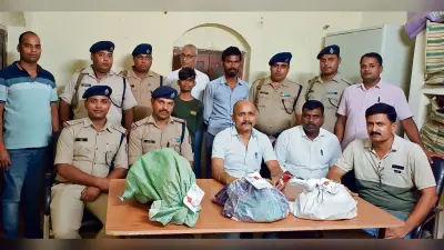 saran news. रेलवे की संपत्ति चुराने वाले गिरोह के दो सदस्य गिरफ्तार