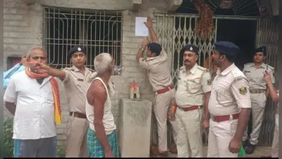 गुड्डू सिंह हत्याकांड में हत्यारोपित गुलशन के घर पर पुलिस ने चिपकाया इश्तेहार