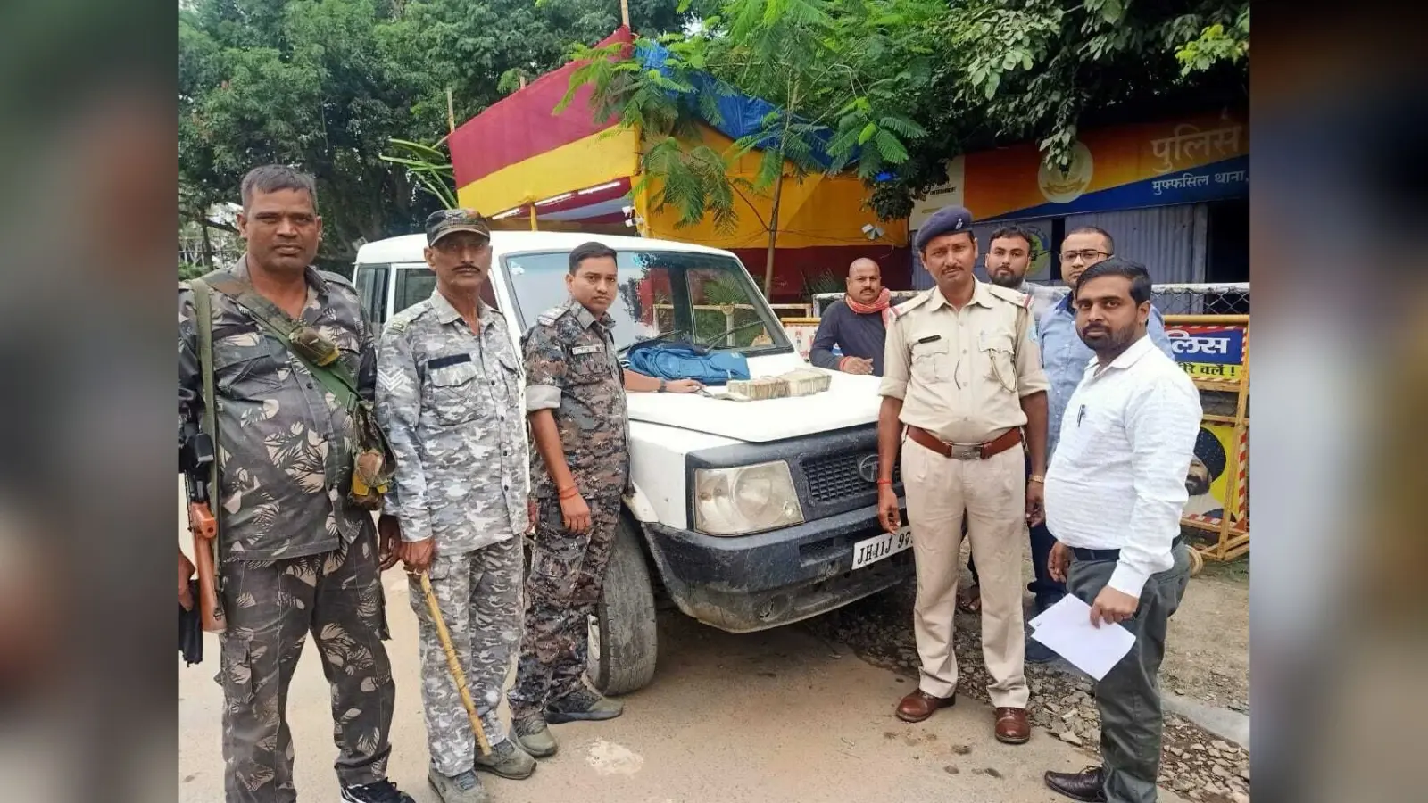 Giridih News:वाहन जांच के क्रम में एफएसटी ने बरामद की 6.48 लाख