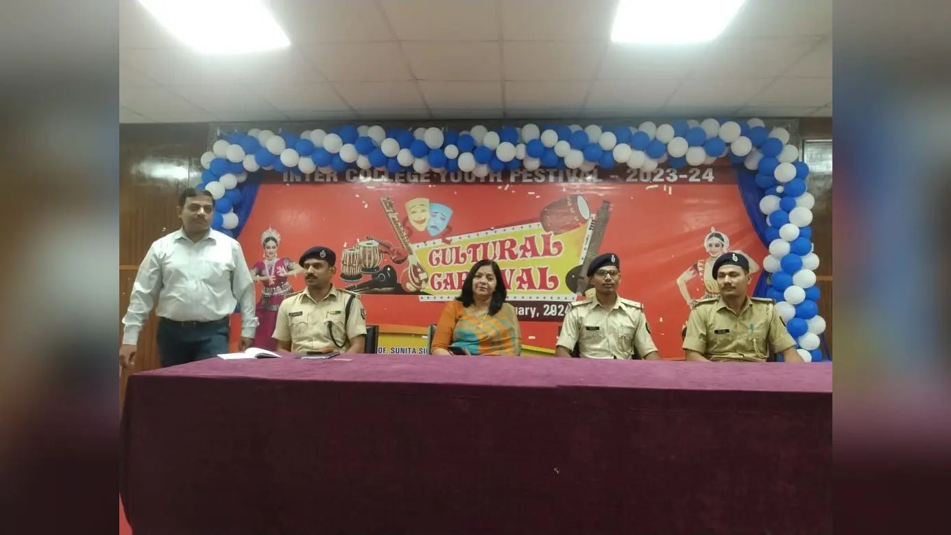 Samastipur News: निजी व व्यक्तिगत जानकारी को सोशल मीडिया पर शेयर न करें : प्रधानाचार्य