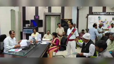 डीएम के जनता दरबार में 55 से अधिक मामलों का हुआ निबटारा