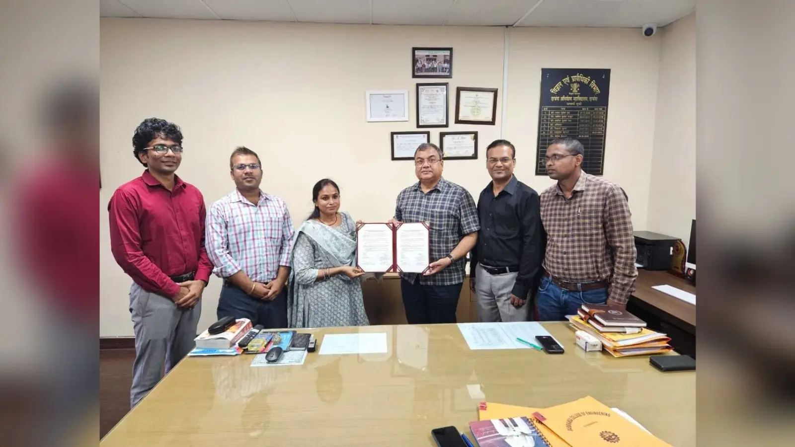 डीसीइ की पूर्ववर्ती छात्रा ने वीरेंद्र मेरिट अवार्ड की स्थापना को दी राशि