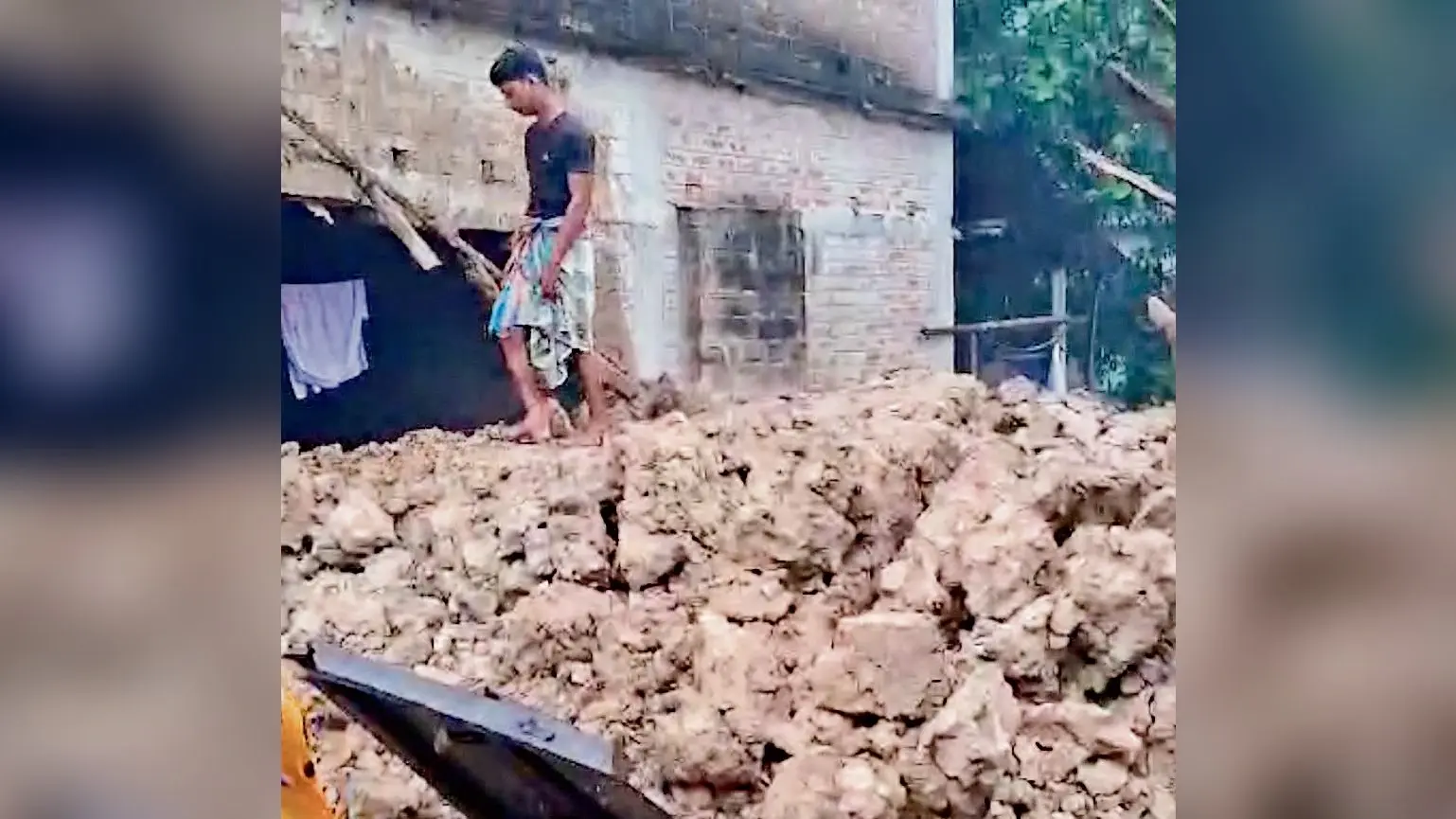 डाना ने पश्चिम मेदिनीपुर में भी मचायी तबाही