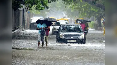 भारी बारिश से महानगर के कई इलाकों में जलजमाव