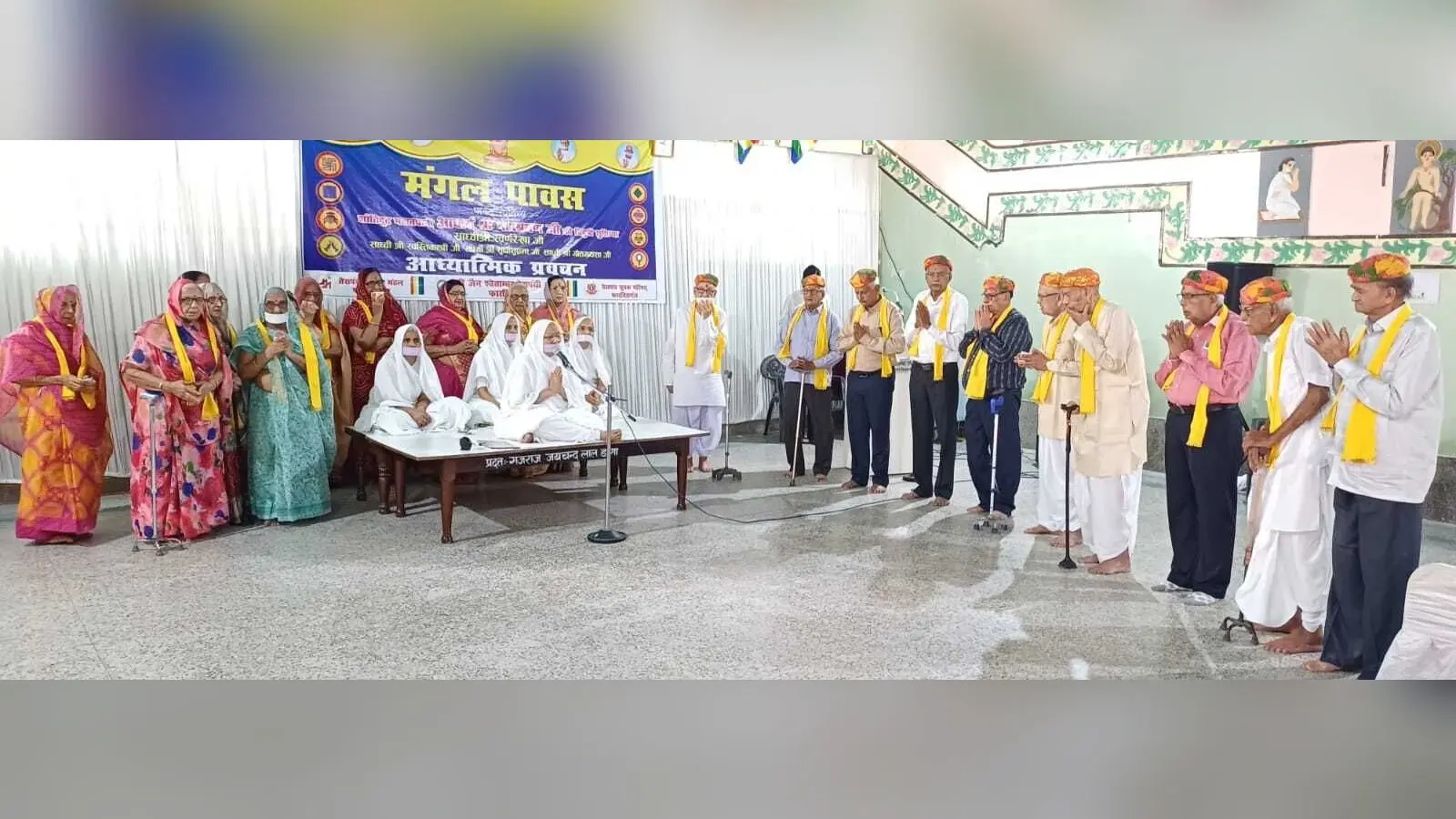 बुजुर्ग व्यक्ति के पास अनुभव का खजाना: साध्वी श्री
