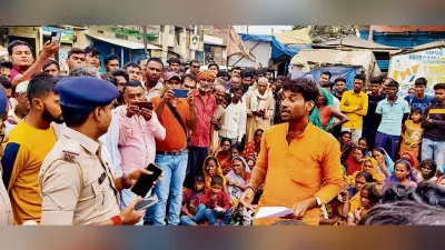 Gaya News : पैक्स मतदाता सूची में नाम नहीं जोड़े जाने का आरोप लगा किया सड़क जाम