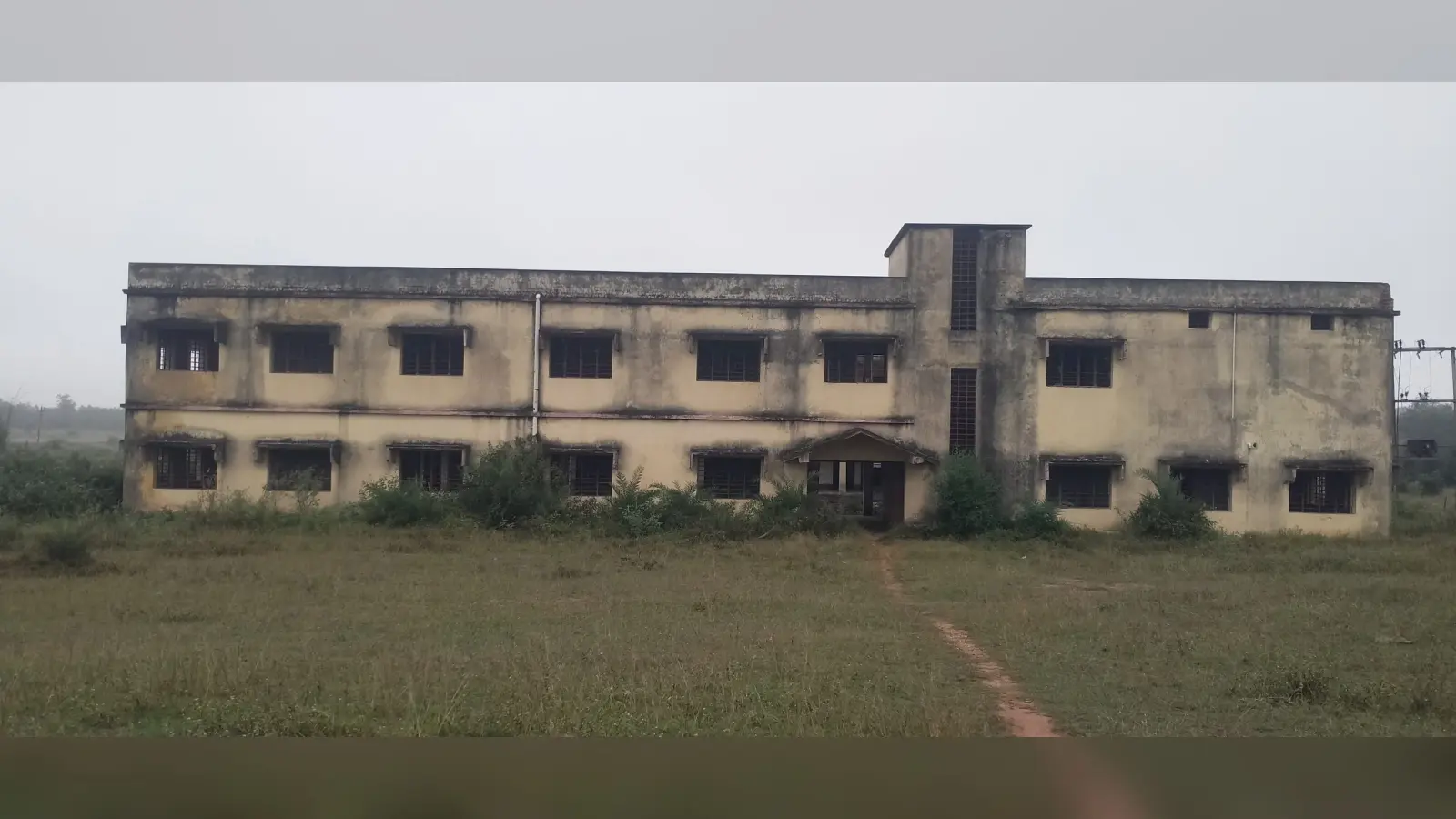 Giridih News:21 वर्षों में महिला आइटीआइ में शुरू नहीं हुई पढ़ाई