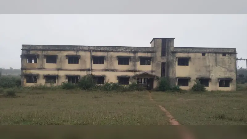 Giridih News:21 वर्षों में महिला आइटीआइ में शुरू नहीं हुई पढ़ाई