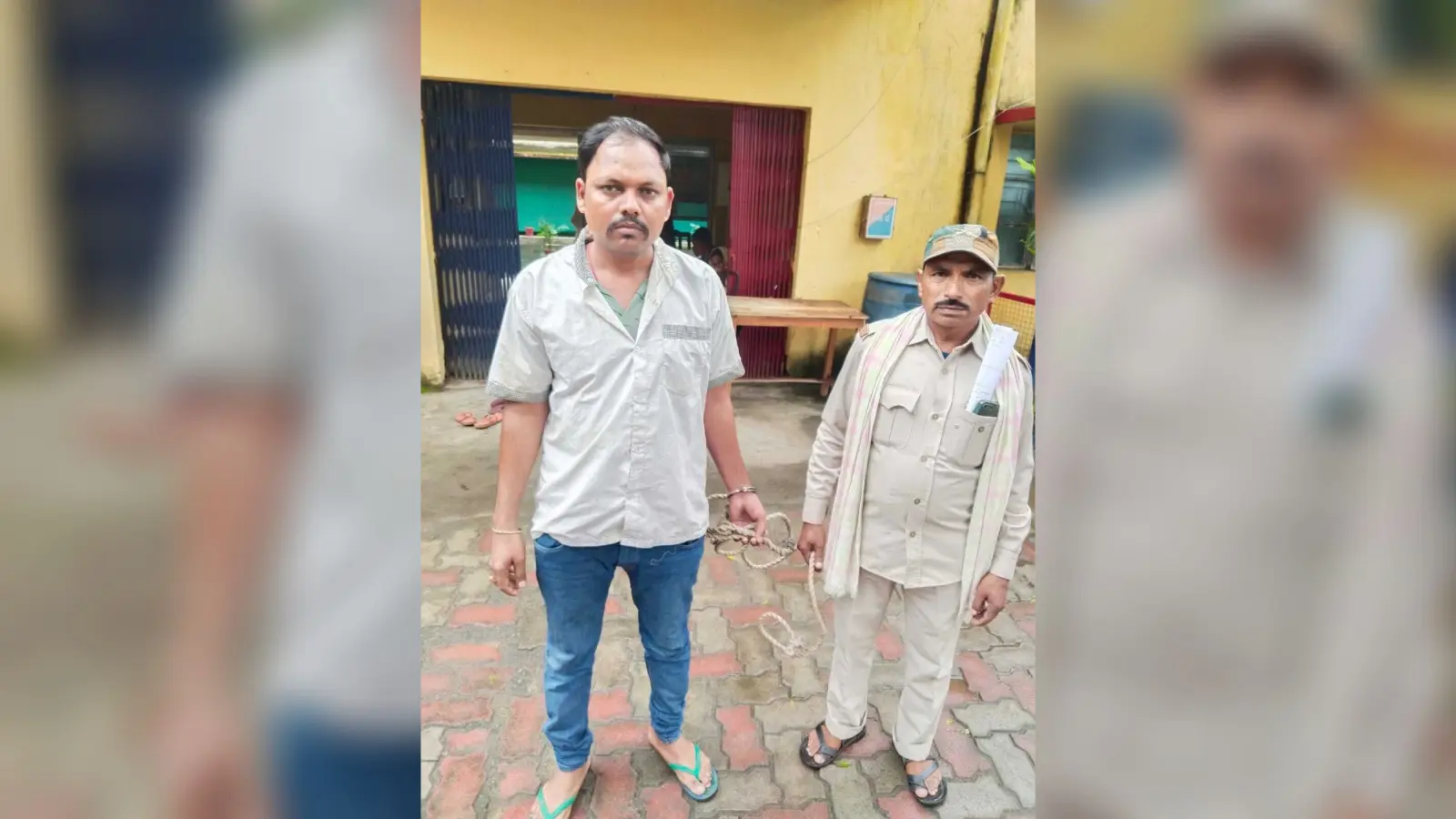 Giridih News: किराना दुकान में अंग्रेजी शराब बेचते संचालक धराया