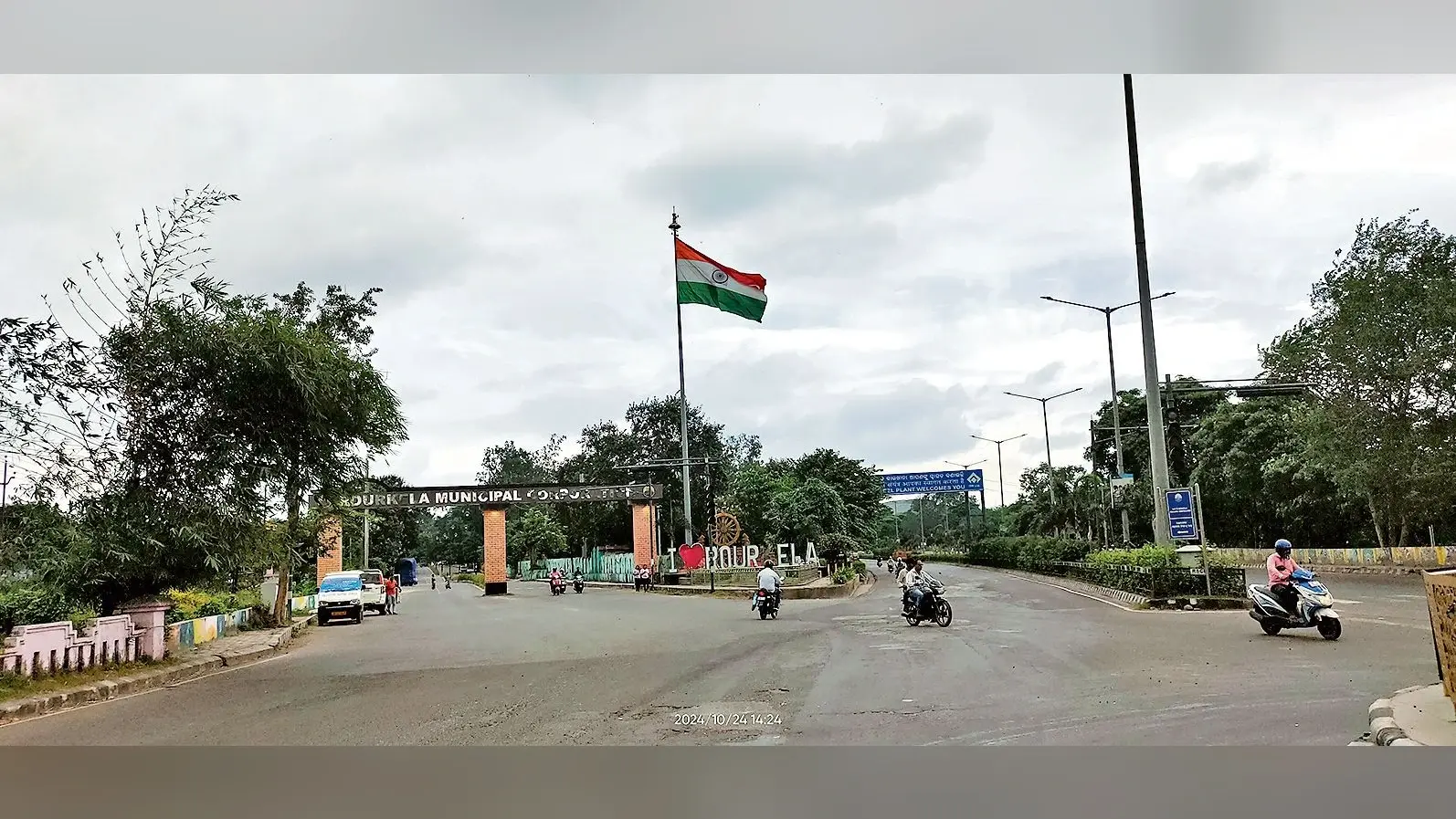 Rourkela News: दिनभर हुई रुक-रुक कर होती रही बारिश, स्मार्ट सिटी में ठिठुरन बढ़ी