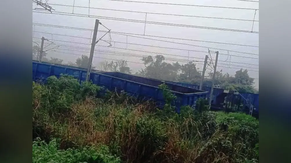 BOKARO NEWS : चंद्रपुरा थर्मल में कोयला लेकर आयी मालगाड़ी की बोगी बेपटरी