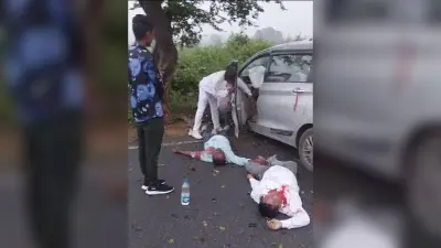 BOKARO NEWS : पेड़ से टकरायी कार, एक की मौत, चार घायल