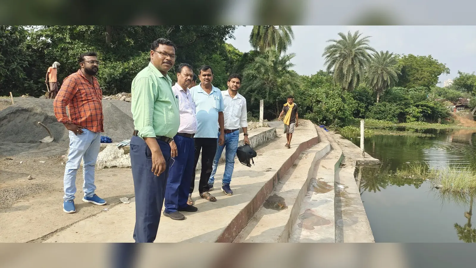 बीडीओ ने छठ घाटों का किया निरीक्षण, सफाई का दिया निर्देश