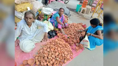 मिट्टी के दीये जलाना हमारी परंपरा,इस संस्कृति को बनाए रखना हमारा कर्तव्य