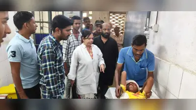 सड़क दुर्घटना में छात्र व बाइक चालक घायल