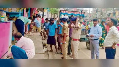 hajipur news. महुआ बाजार से हटाया गया अतिक्रमण