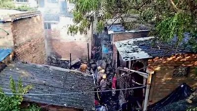 चार्ज करते वक्त स्कूटी की बैटरी में विस्फोट, कमरे में लगी आग