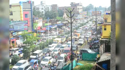 dhanbad news : जाम से परेशान रहा शहर, कहीं प्रत्याशी के समर्थकों, तो कहीं दुकानदारों की वजह से रेंग रहे थे वाहन