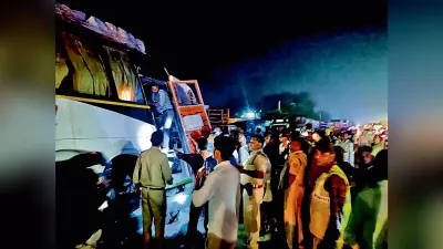 कोलकाता से मुजफ्फरपुर जा रही बस जामुड़िया में दुर्घटनाग्रस्त