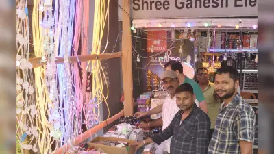 कहीं दीप तो कहीं मेक इन इंडिया की लड़ियों से रोशन होंगे घर
