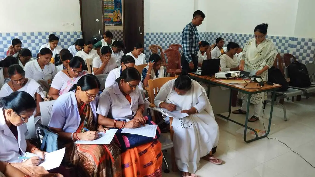 एनीमिया पर प्रभावी प्रशिक्षण: “पोठिया सीएचसी में स्वास्थ्य कर्मियों ने सीखा रोकथाम और उपचार का महत्व “
