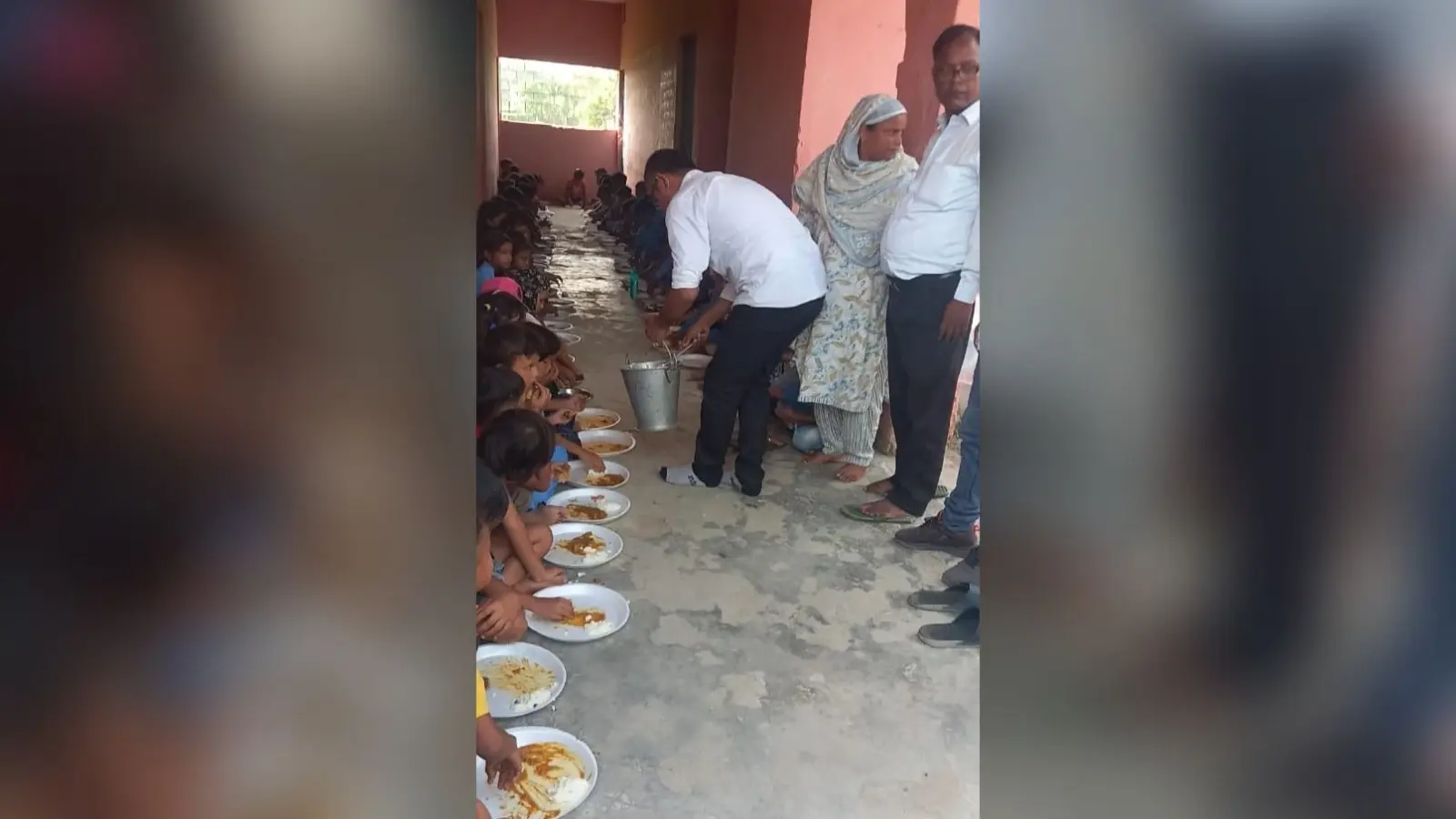 उमिव महादेवदिघी में तिथि भोजन का आयोजन, छात्र और छात्राओं ने खाया खाना