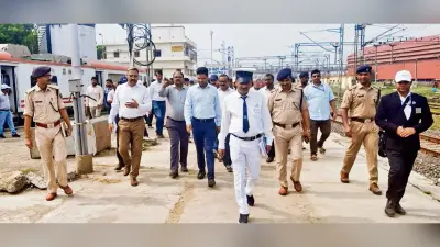 Chhapra News : त्योहारों के दौरान जंक्शन व सर्कुलेटिंग एरिया में बढ़ायी गयी सुरक्षा, एडीआरएम ने लिया जायजा