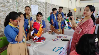 Giridih News: सलूजा गोल्ड स्कूल के विज्ञान प्रदर्शनी में बच्चों ने दिखायी प्रतिभा