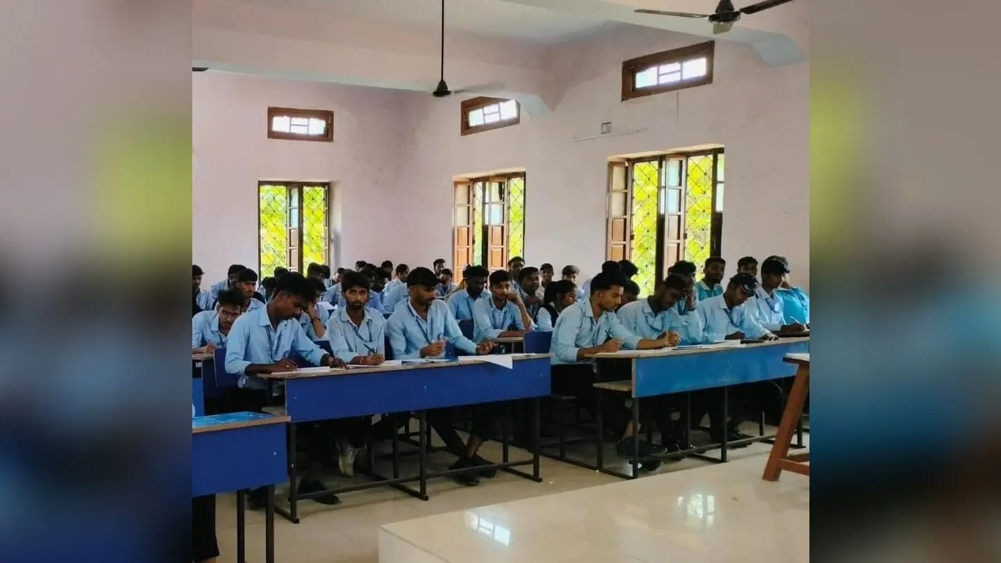 Giridih News: ज्ञापन सौंपने आये आभाविप कार्यकर्ताओं के साथ मारपीट