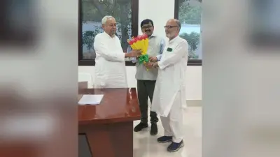 सीएम से मिले पूर्व विधायक, स्थानीय समास्याओं को लेकर सौंपा मांग पत्र
