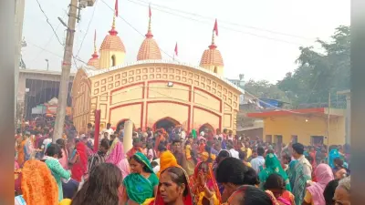 पाथरोल काली मंदिर में मां के दर्शन के लिए लगी श्रद्धालुओं की भीड़ , परिवार के लिए मांगी मंगलकामना