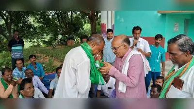 झामुमो के जनसंपर्क अभियान में कई लोगों ने ली सदस्यता