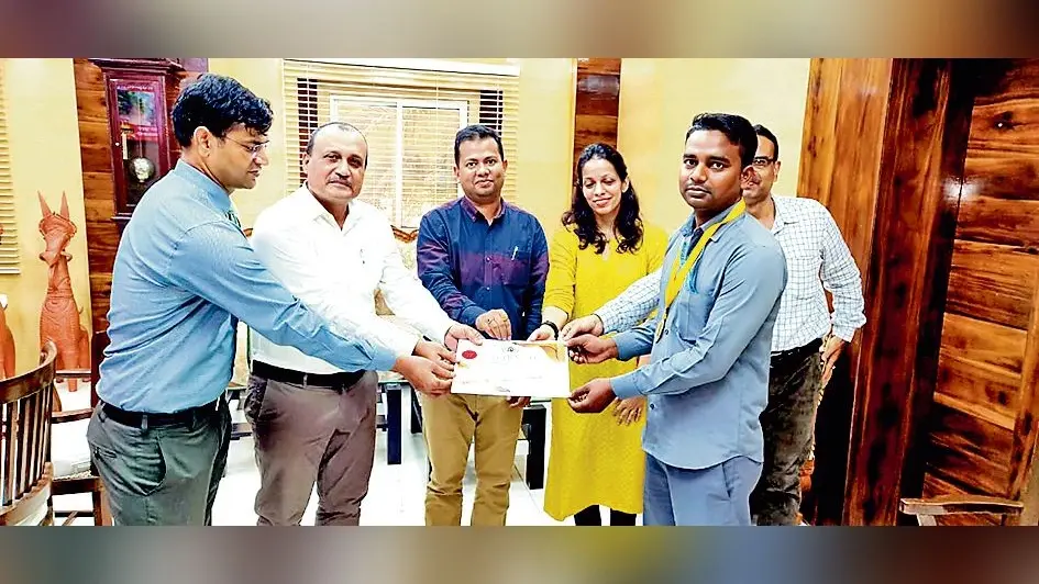 आसनसोल मंडल ने कृष्ण कुमार महतो को मंडल गौरव पुरस्कार से किया सम्मानित