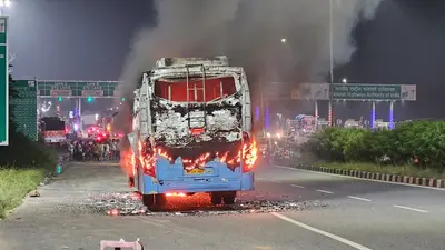 Fire in Bus: धू-धूकर जल उठी बस, रांची से जा रही थी रामगढ़, टोल प्लाजा के पास हुआ हादसा