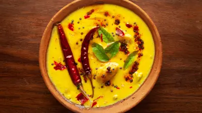 Govardhan Special Food: गोवर्धन पूजा के दिन घर पर बनाएं पकोड़े की कड़ी, जानें विधि