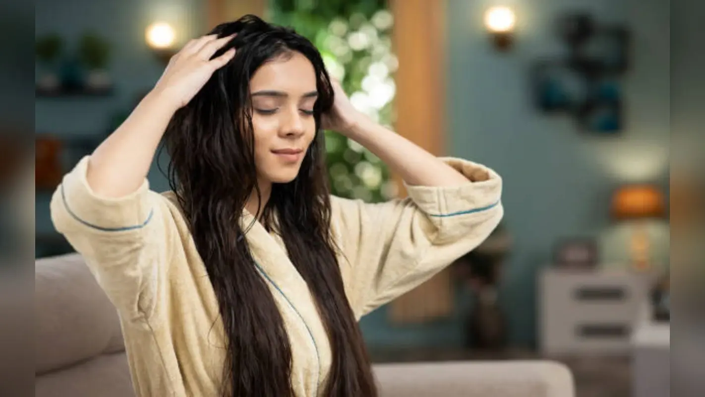 Hair Care Tips: हेयर ऑइल्स से जुड़ी झूठी बातें जिनके बारे में जानना आपके लिए जरूरी