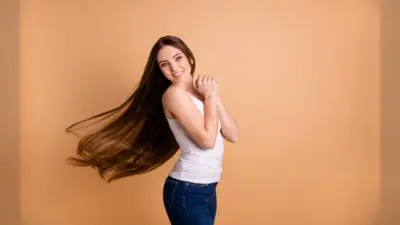 Hair Care Tips: सर्दी में बाल हो रहे है रूखे और बेजान, जानिए ये 5 हेयर केयर टिप्स