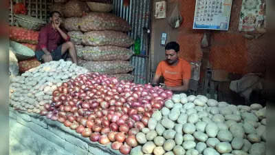 Bihar: लहसुन, प्याज, आलू और टमाटर ने बिगाड़ा रसोई का जायका, कई महीनों से कीमतों में राहत नहीं